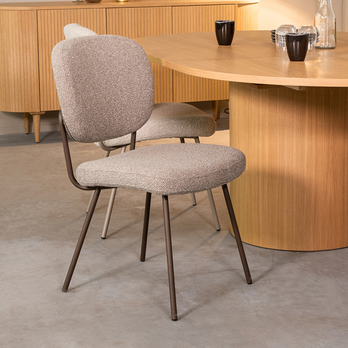 Eetkamerstoel Singapore - Zonder armleuning - Truffel grijs - Boucle - Design - LABEL51