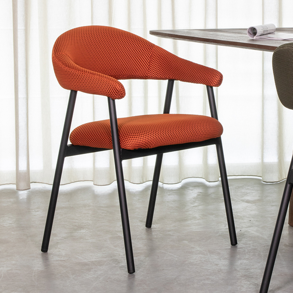 Eetkamerstoel Amaze - Armleuning - Rust - Oranje - Breathe - Design - LABEL51
