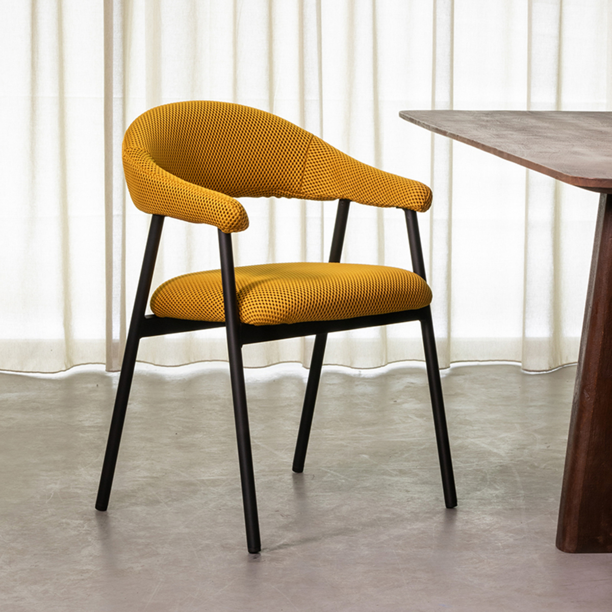 Eetkamerstoel Amaze - Armleuning - Oker - Geel - Breathe - Design - LABEL51