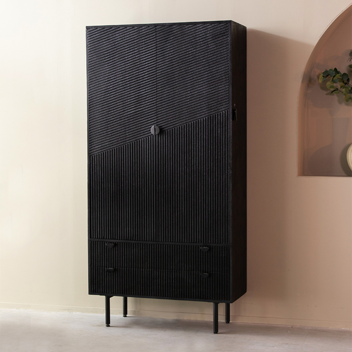 Bergkast Cotia - Zwart - Mangohout - Modern - LABEL51
