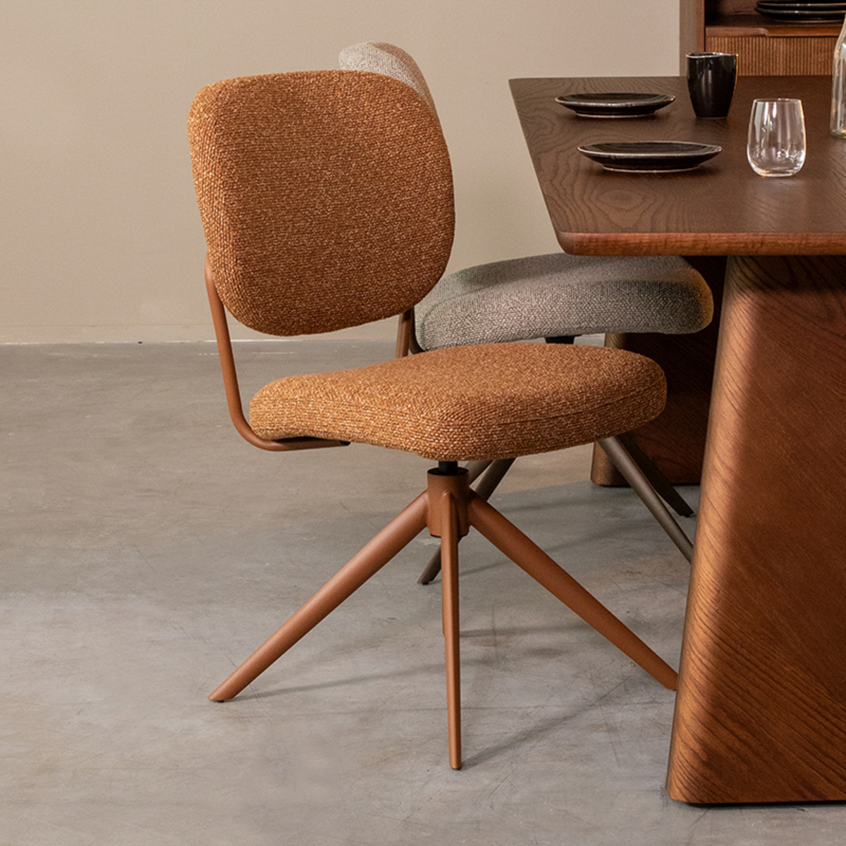 Eetkamerstoel Geneva - Draaibaar - Zonder armleuning - Coral - Oranje - Boucle - Design - LABEL51