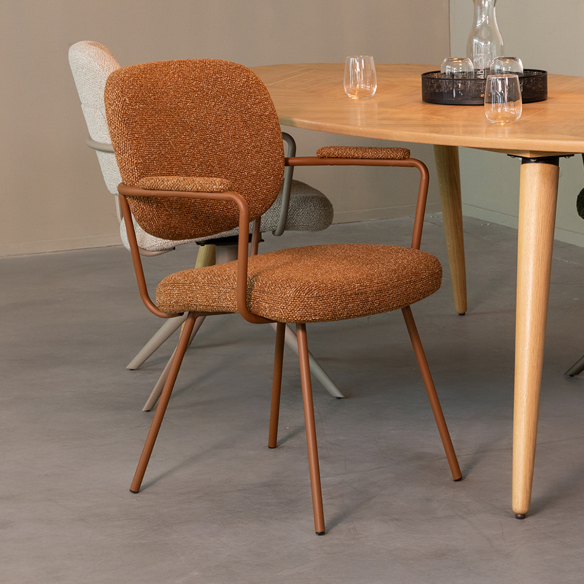 Eetkamerstoel Lausanne - Armleuning - Coral - Oranje - Boucle - Design - LABEL51