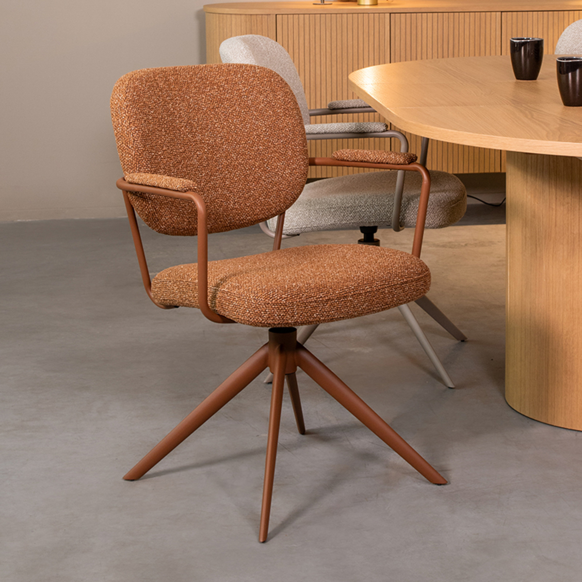 Eetkamerstoel Basel - Draaibaar - Armleuning - Coral - Oranje - Boucle - Design - LABEL51