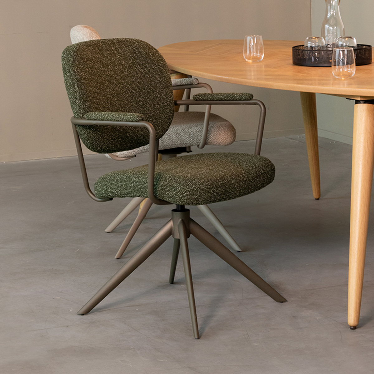 Eetkamerstoel Basel - Draaibaar - Armleuning - Forest - Groen - Boucle - Design - LABEL51