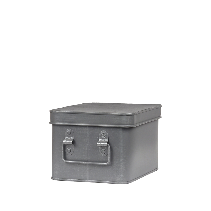 https://www.label51.nl/media/catalog/product/m/e/media_opbergbox_antiek_grijs_metaal_22x17x13_cm_perspectief_2.jpg