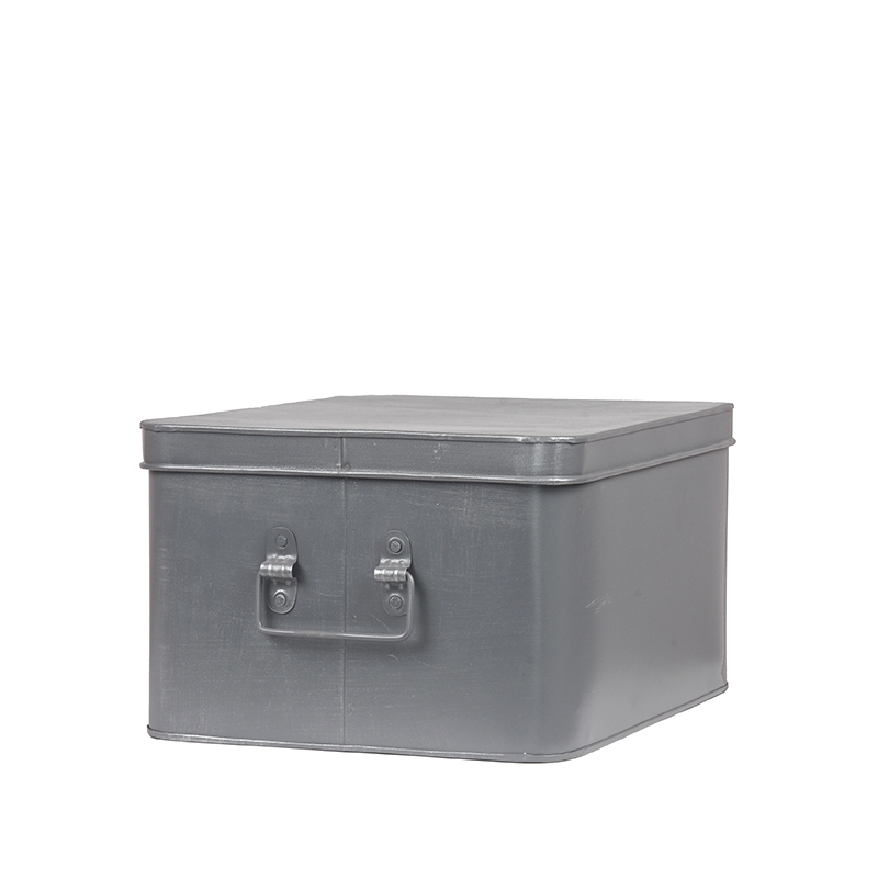 https://www.label51.nl/media/catalog/product/m/e/media_opbergbox_antiek_grijs_metaal_35x27x18_cm_perspectief_3.jpg