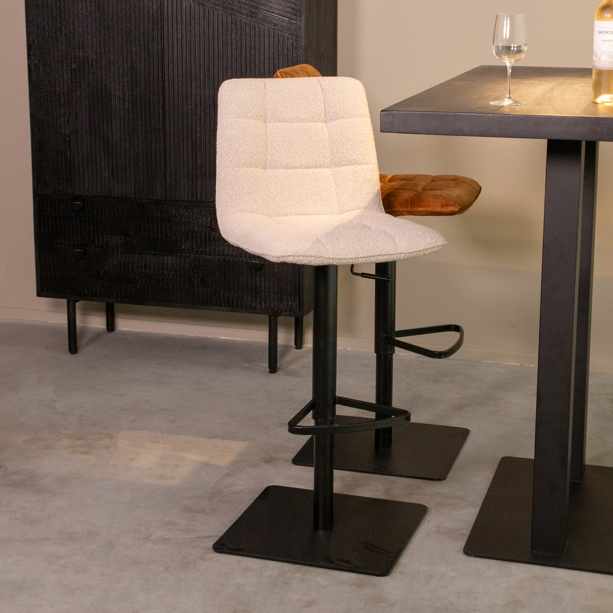 Barkruk I_Juul - Zonder armleuning - Gaslift - Naturel Beige - Boucle - Landelijk - LABEL51