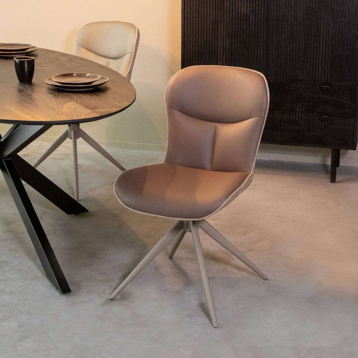 Eetkamerstoel I_Thorben - Draaibaar - Zonder armleuning - Bruin - Microvezel - Design - LABEL51